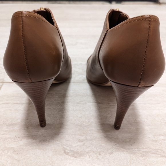 Michael Kors - Acorn Leather Zip Front Booties - Picture 2 of 12